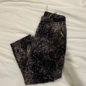Lululemon lab NWOT pants- zip pockets on side- snap buttons at ankles